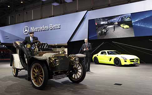 Mercedes-Benz - Brand Mercedes con la vettura storica Mercedes-Simplex 